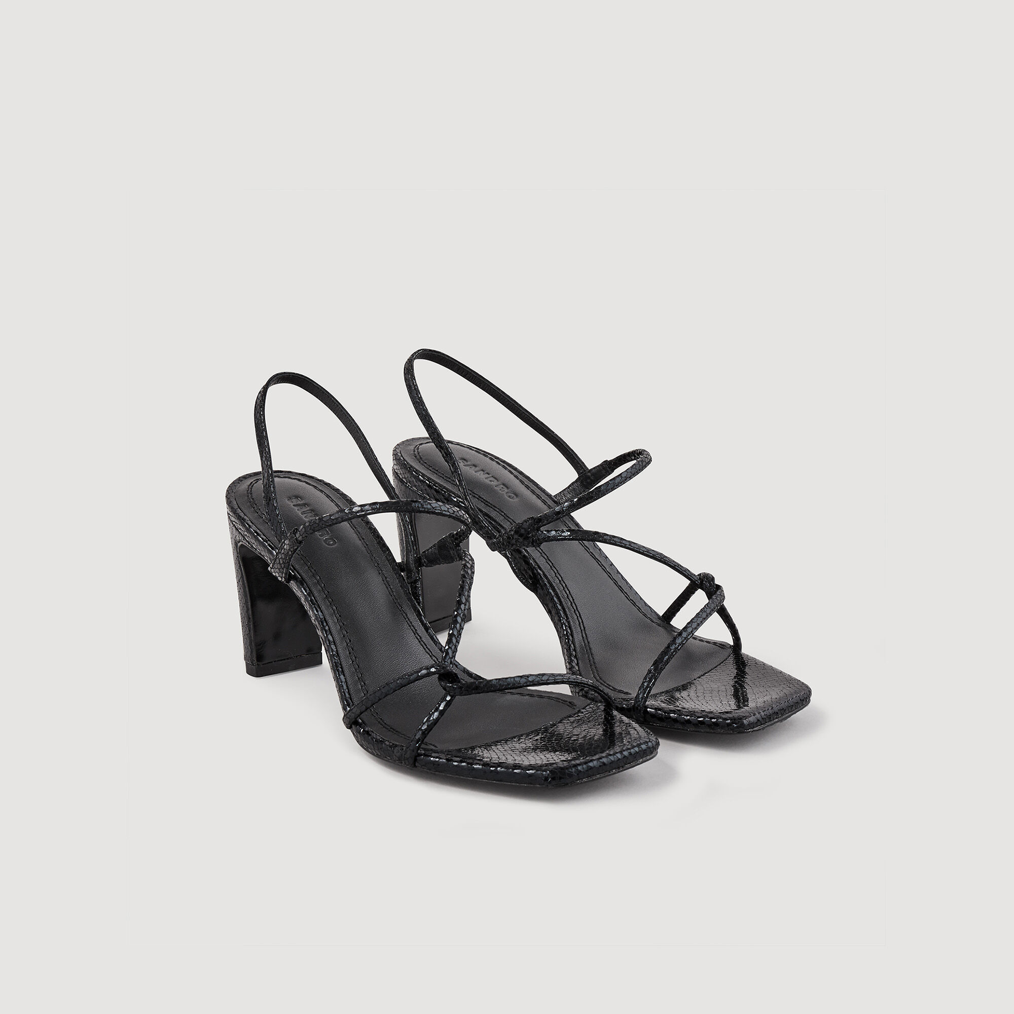 Sandalen mit schmalen Riemchen