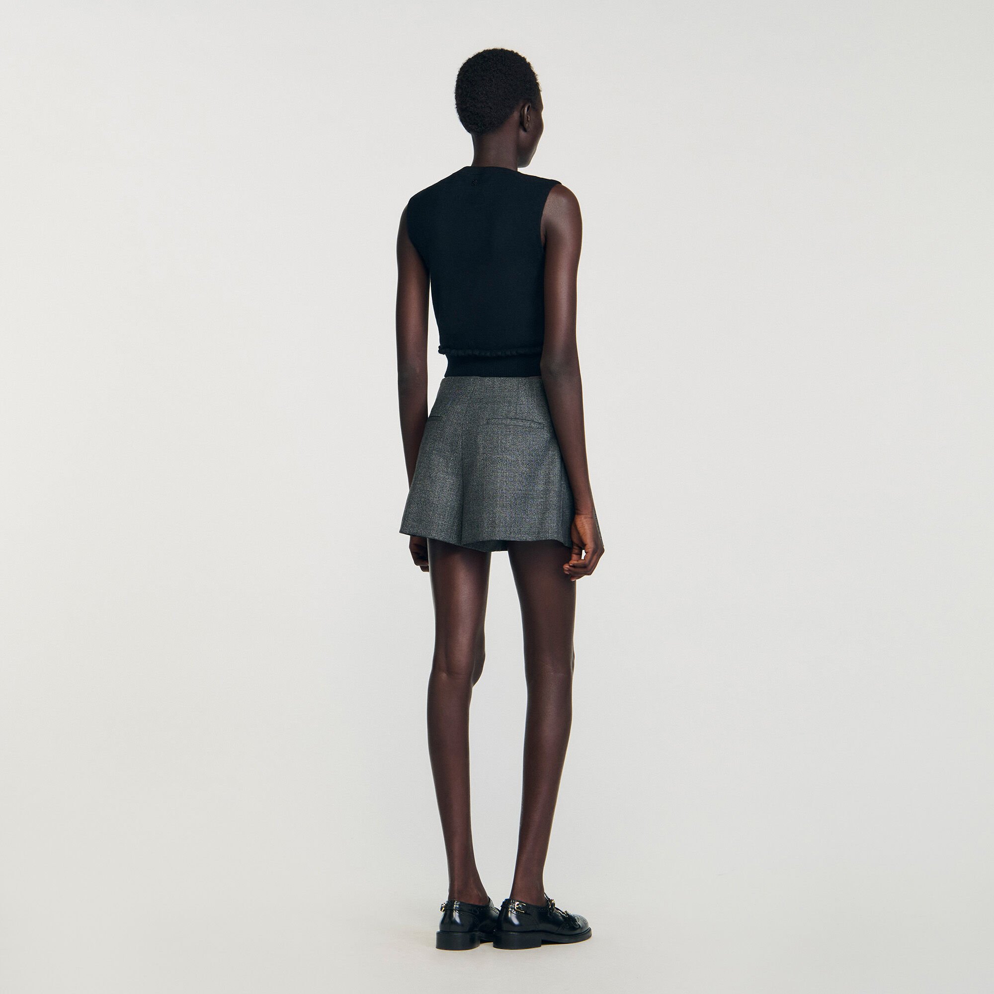 Pleated shorts with belt