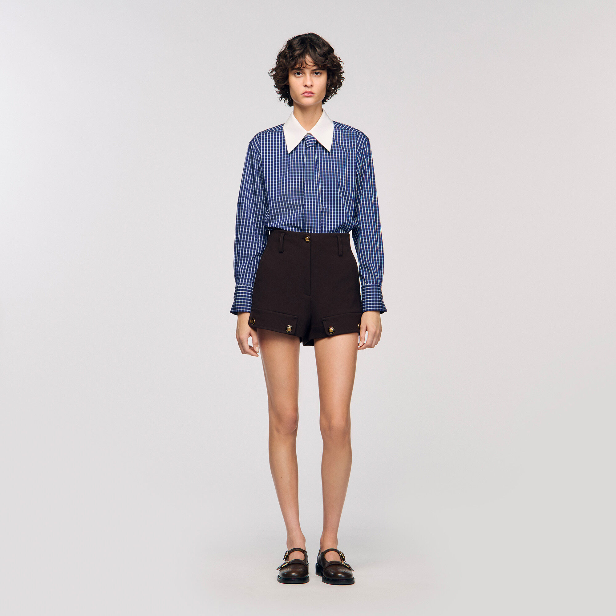 Chemise à carreaux et cravate