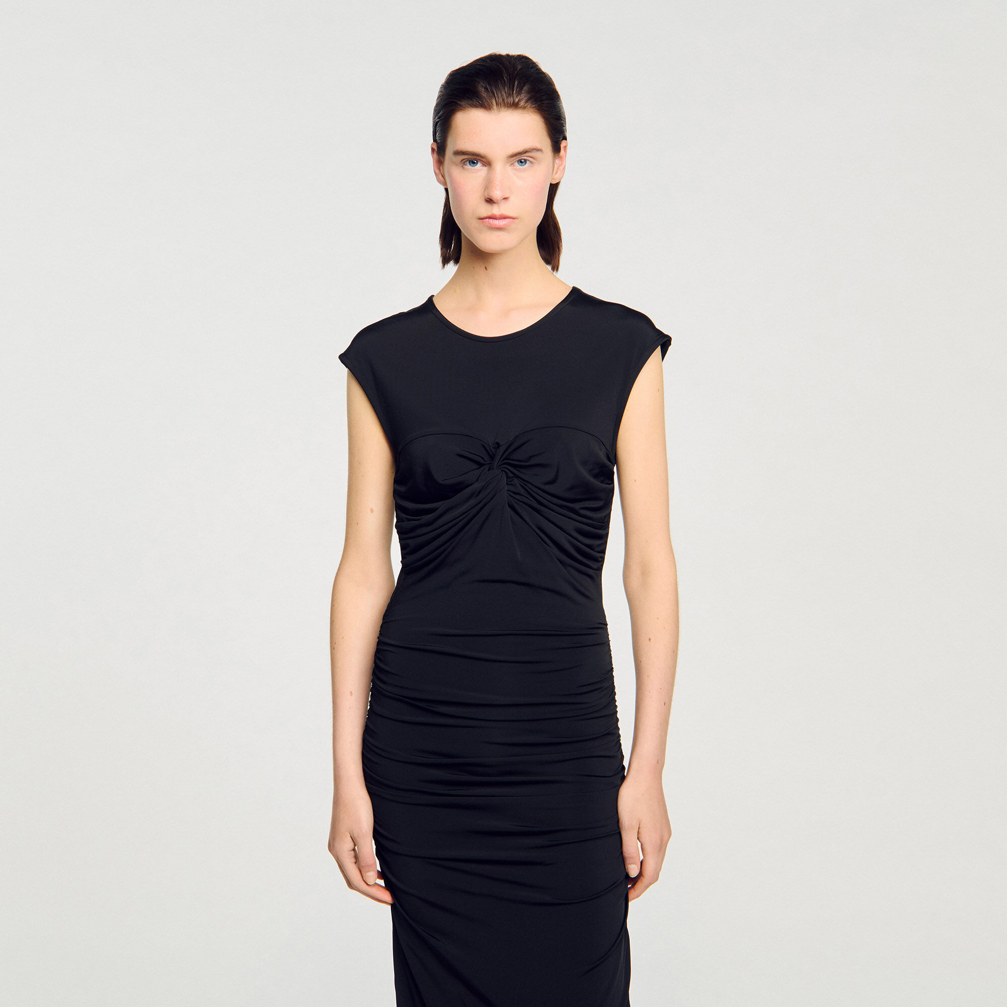Langes drapiertes Kleid