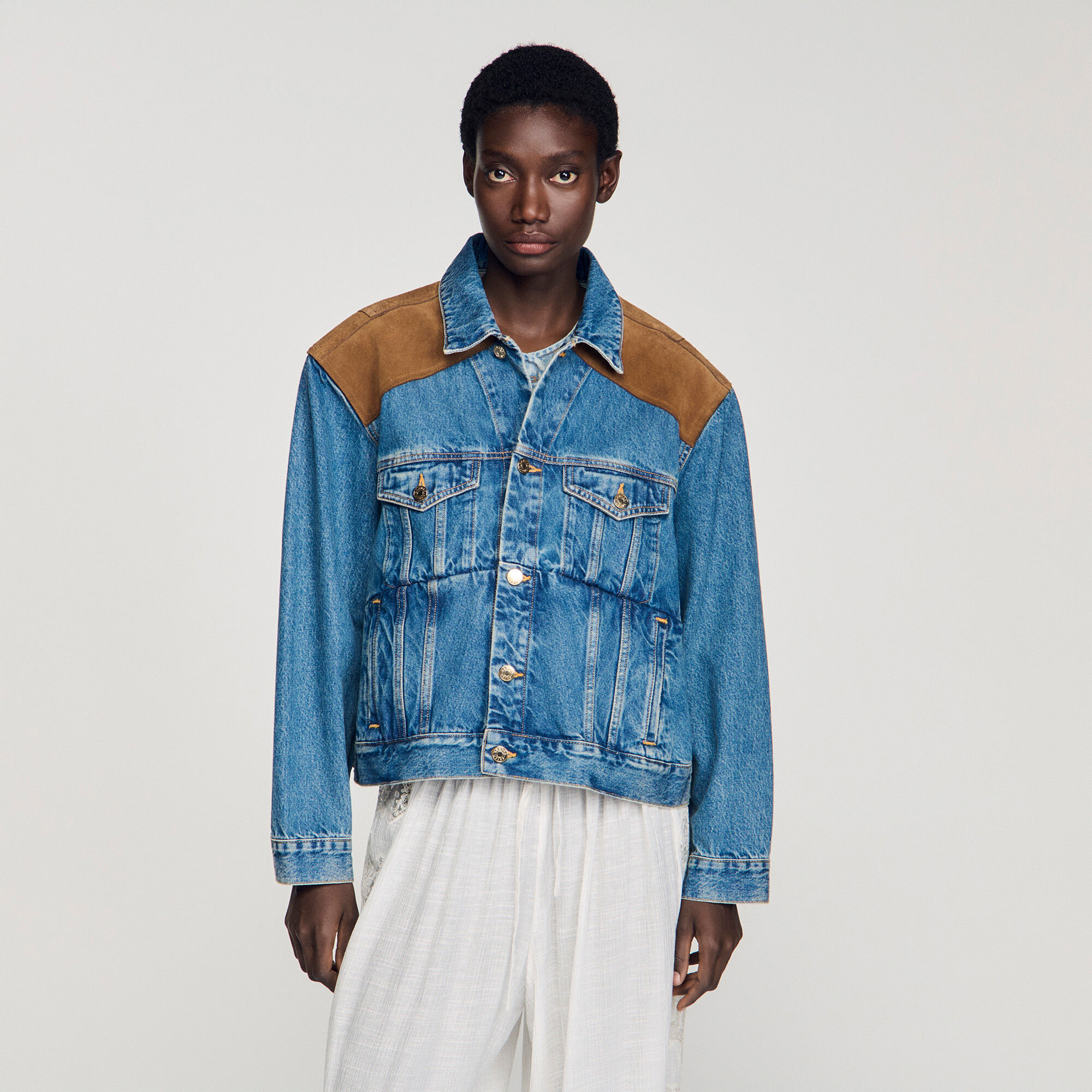 Blouson en denim et cuir su&egrave;de