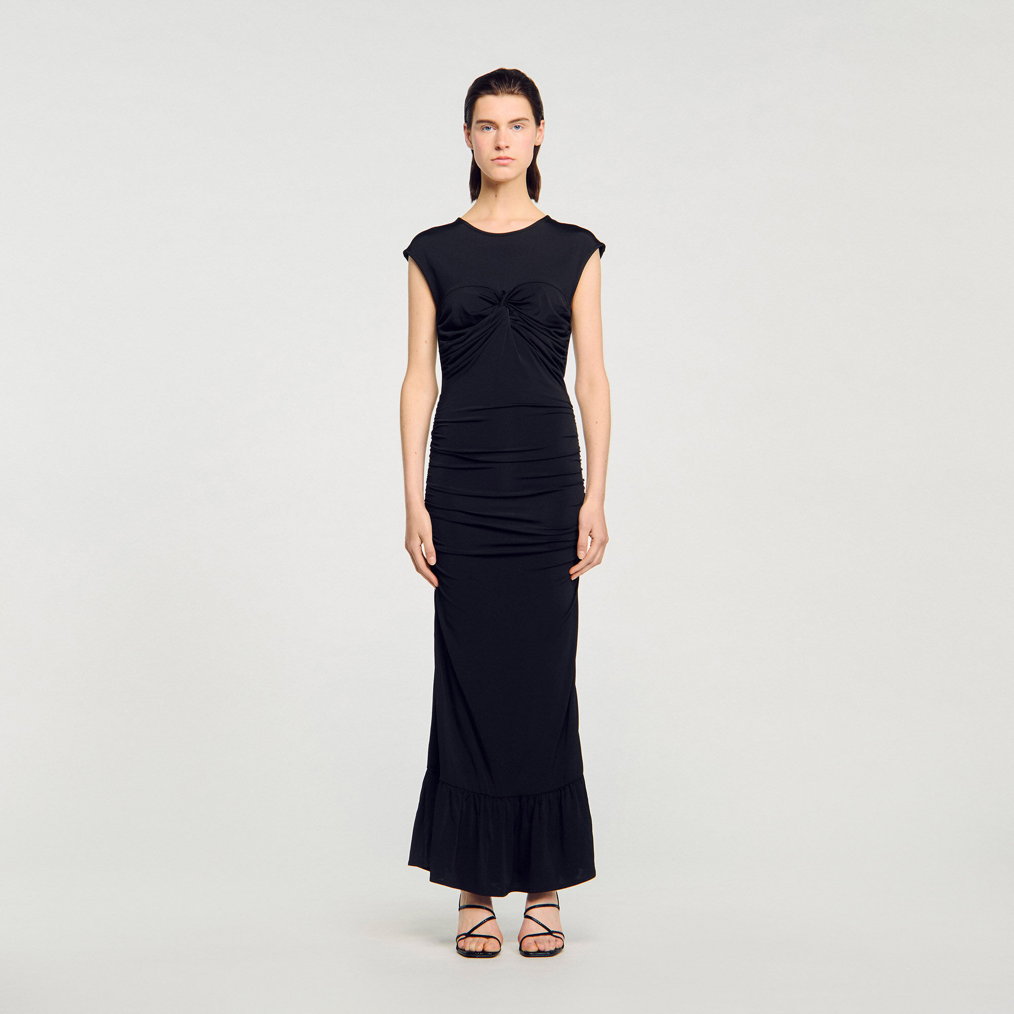 Langes drapiertes Kleid
