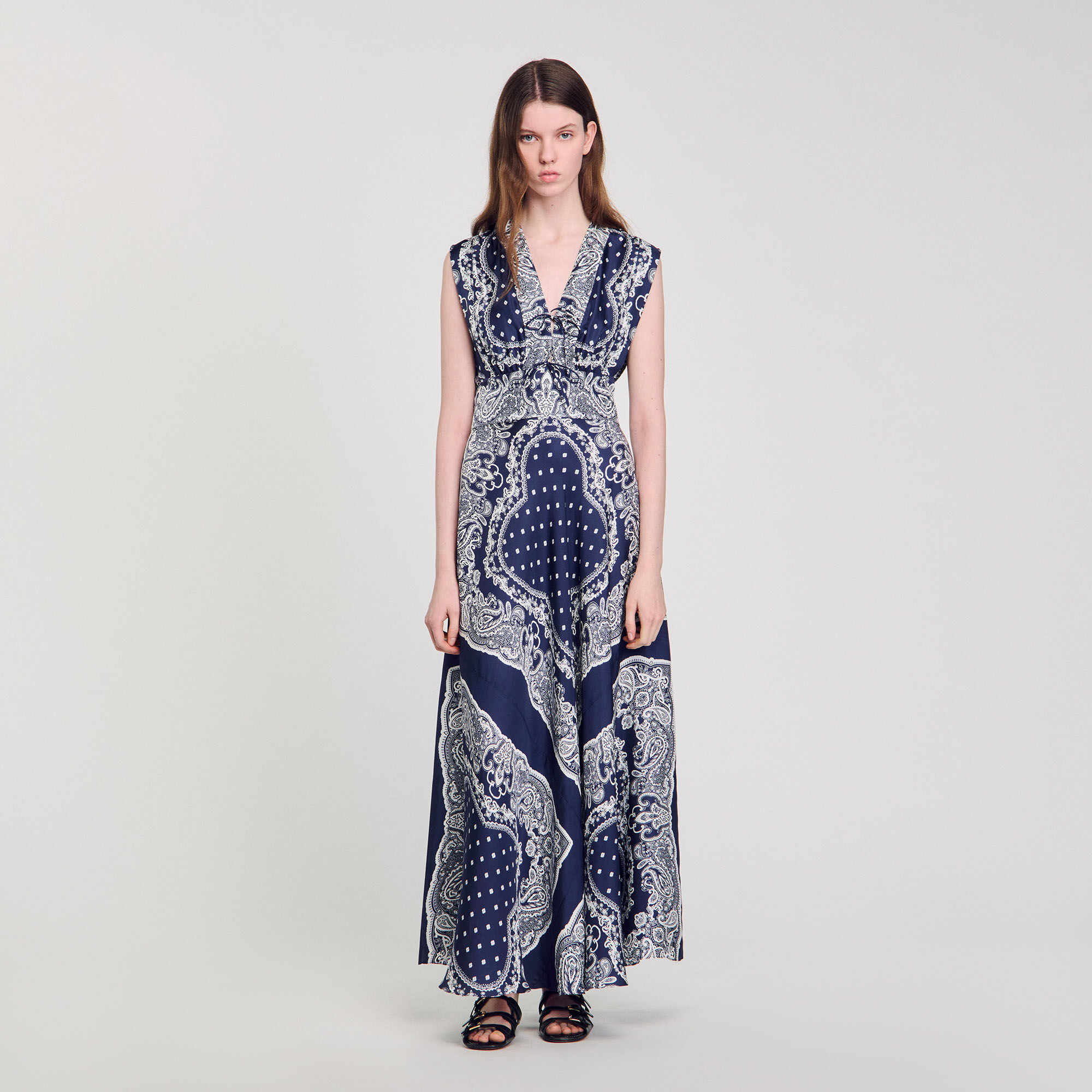 Langes Kleid mit Bandana-Print