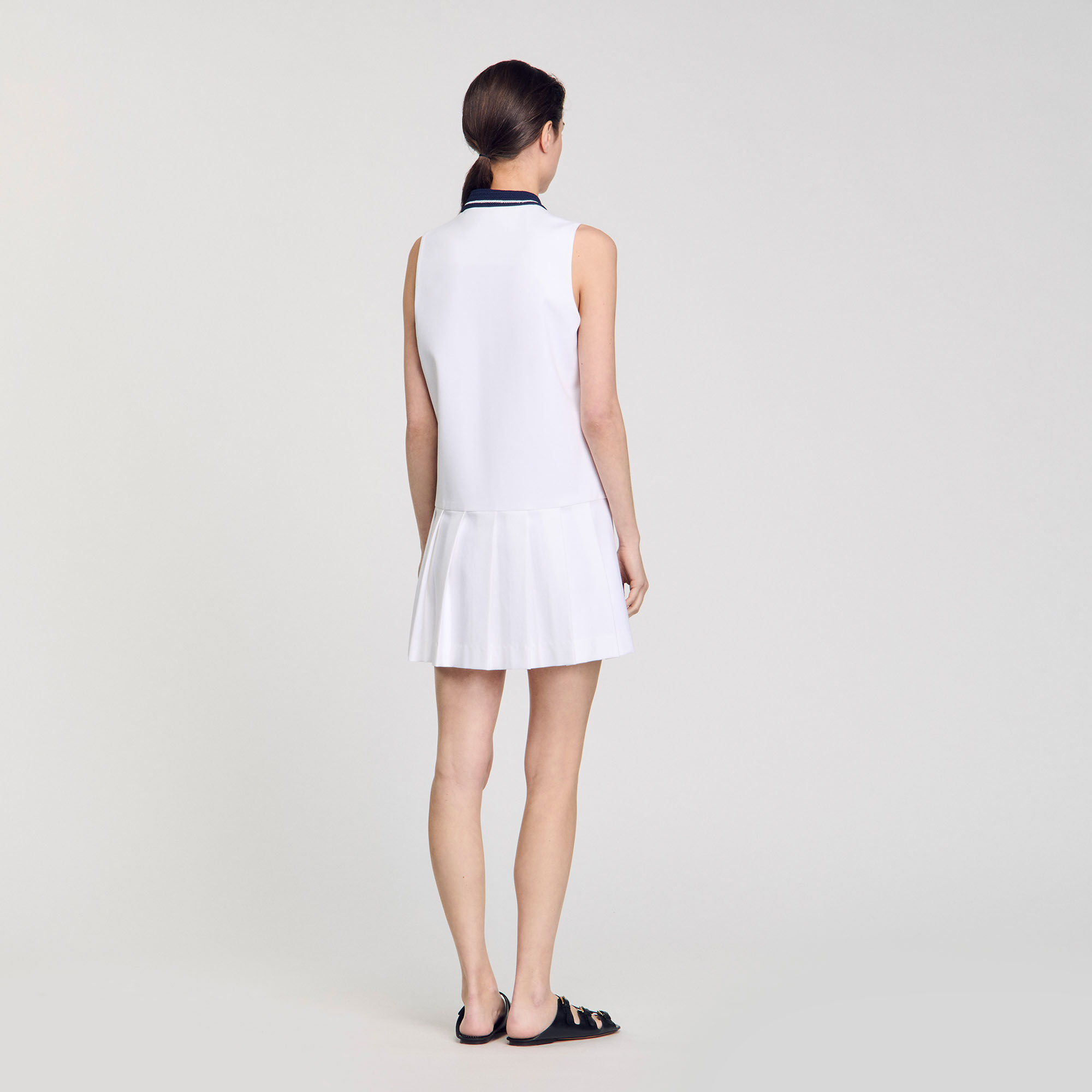 Robe courte à col contrasté