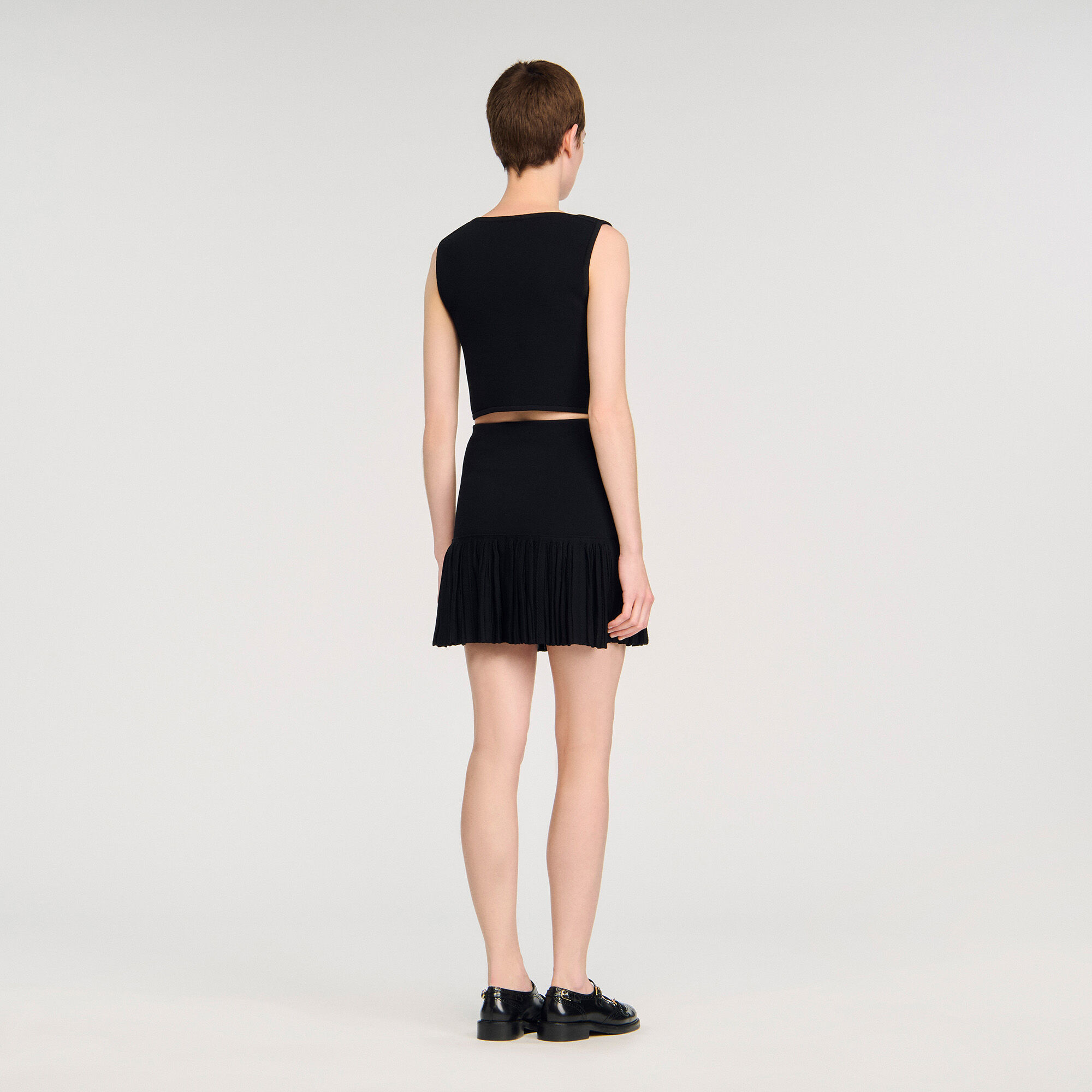 Short pleated knit skirt