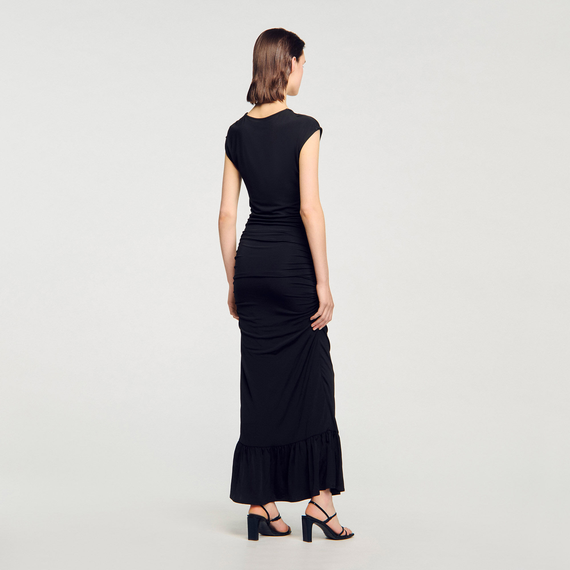Langes drapiertes Kleid