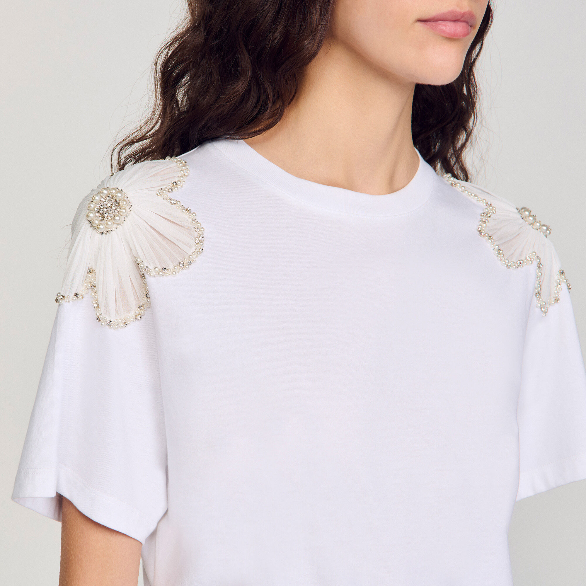 T-shirt à fleurs brodées