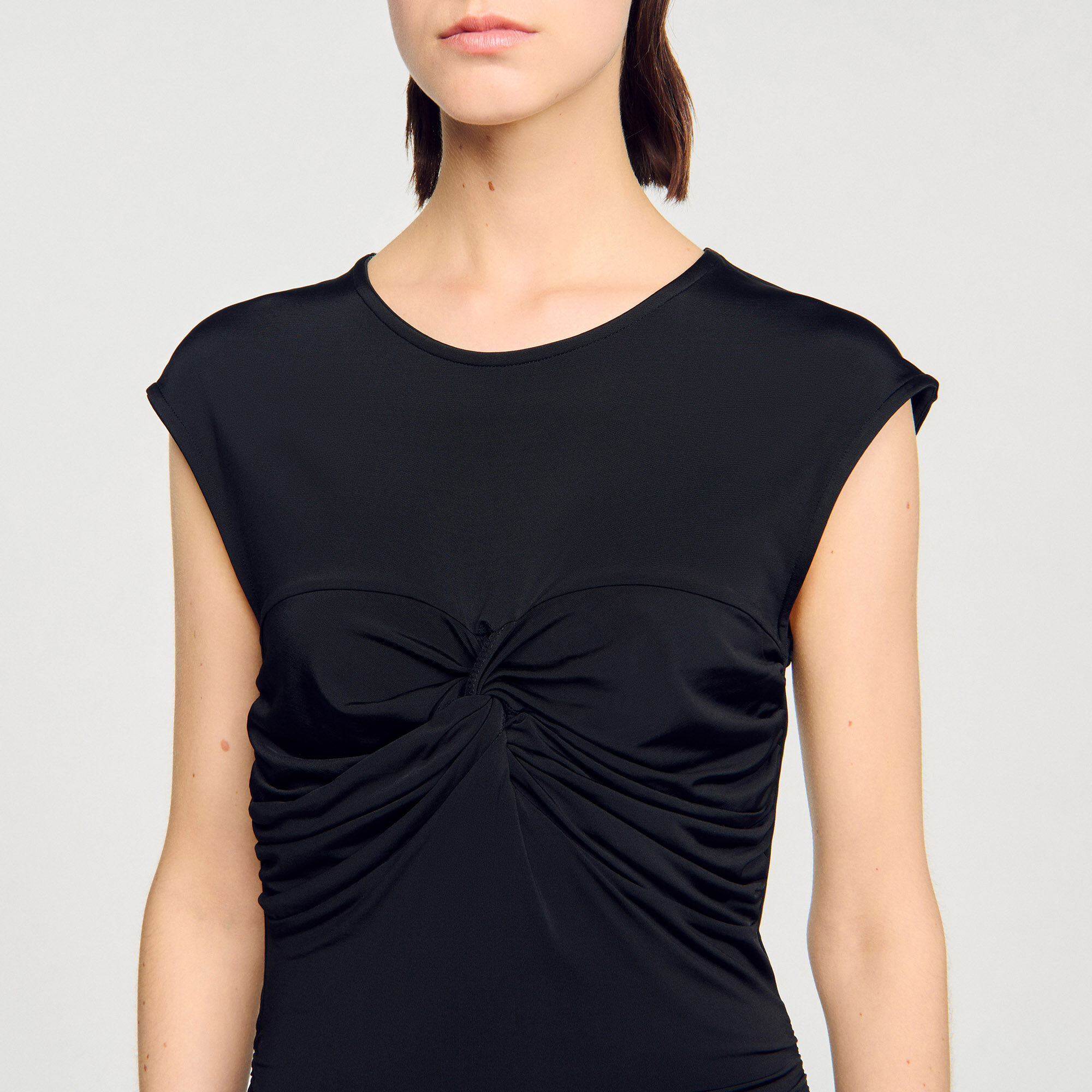 Langes drapiertes Kleid