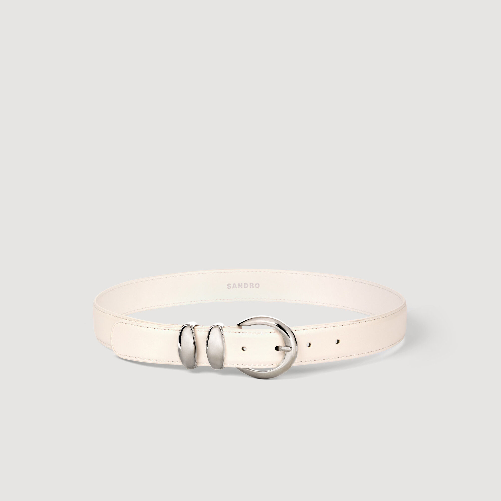 Ceinture en cuir &agrave; boucle m&eacute;tallique