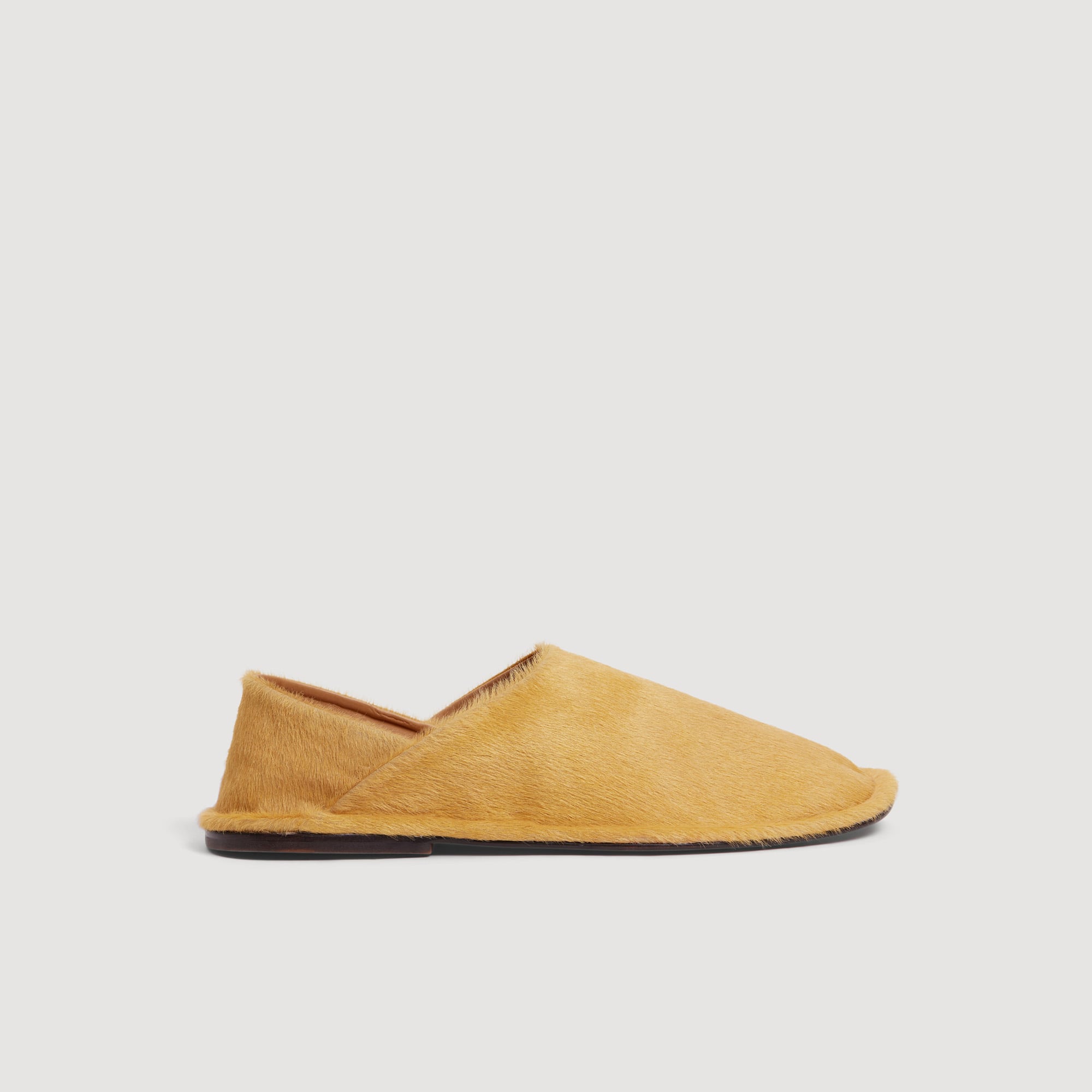 Pantoletten & Sandalen